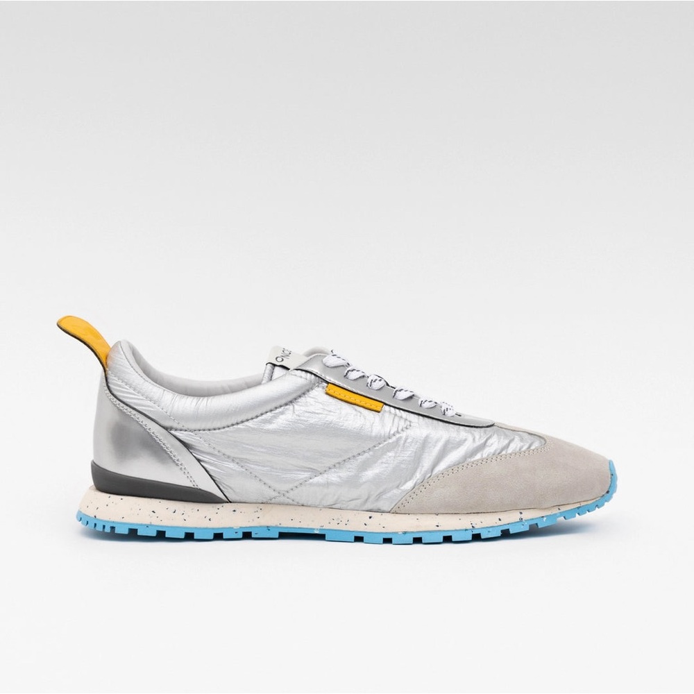 EUC - Oncept Tokyo Silver Flash - size 9